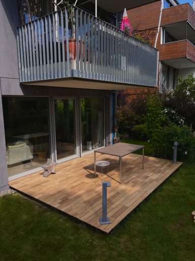 Holzterrasse aus Robinie – Projekt in Tübingen