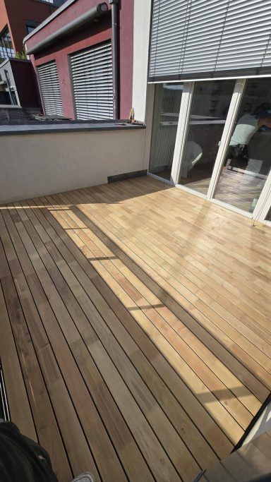 Holzterrasse aus Robinie – Projekt in Stuttgart